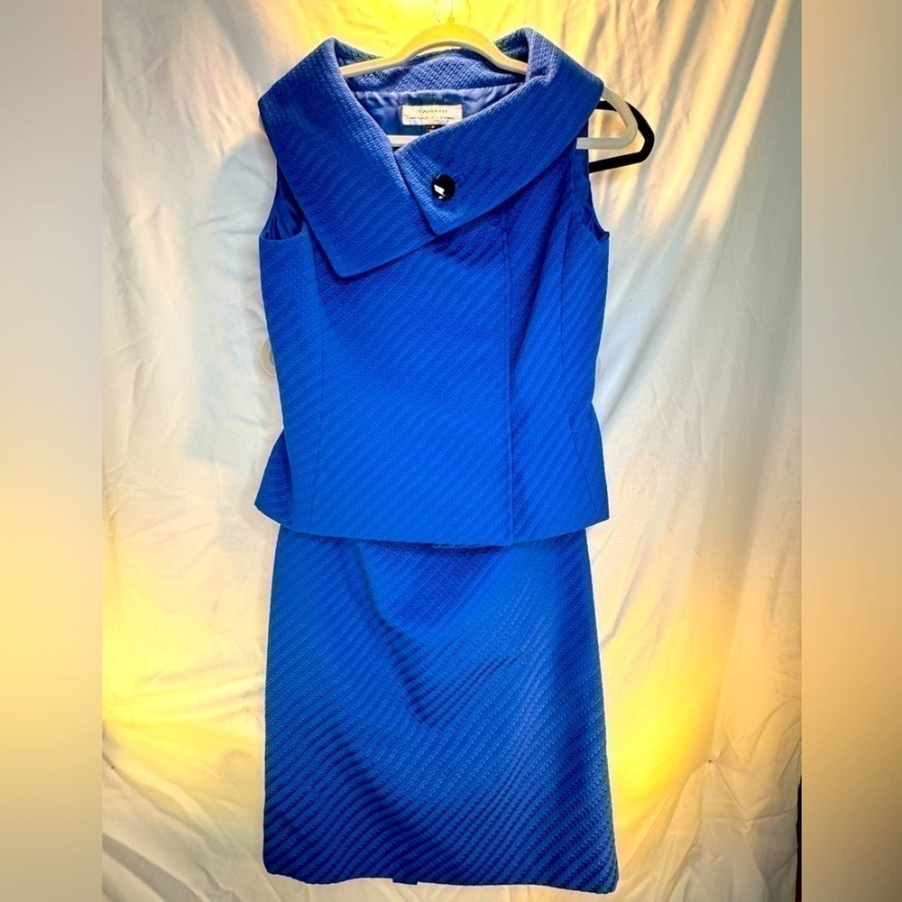 Gorgeous, vintage, Tahari by Arthur S. Lavine, Cobalt Blue, skirt set in Sz 4.